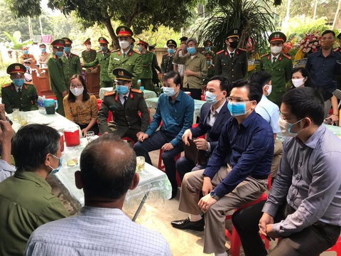 Thăng hàm cho chiến sĩ công an hi sinh khi đánh án ma túy - Ảnh 2. Thăng hàm cho chiến sĩ công an hi sinh khi đánh án ma túy - Ảnh 2.