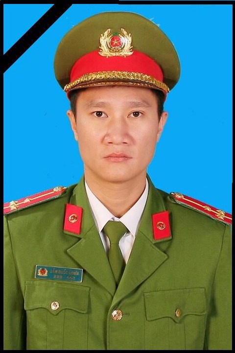 Thăng hàm cho chiến sĩ công an hi sinh khi đánh án ma túy - Ảnh 1. Thăng hàm cho chiến sĩ công an hi sinh khi đánh án ma túy - Ảnh 1.