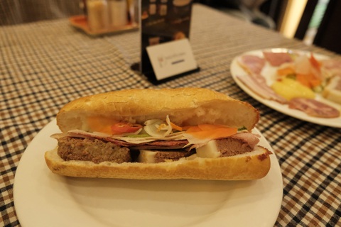 Hàng loạt tiệm bánh mì khuyến mãi nhân tuần lễ Tôi yêu bánh mì Sài Gòn - Ảnh 6. Hàng loạt tiệm bánh mì khuyến mãi nhân tuần lễ Tôi yêu bánh mì Sài Gòn - Ảnh 6.