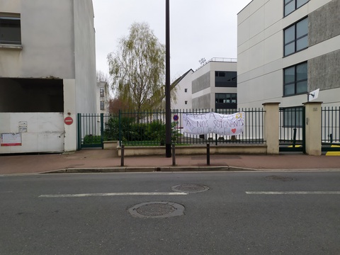 Paris phong tỏa, nhưng điều kỳ diệu nhất bây giờ là... táo đang nở hoa - Ảnh 1. Paris phong tỏa, nhưng điều kỳ diệu nhất bây giờ là... táo đang nở hoa - Ảnh 1.