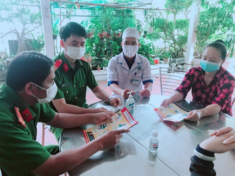 Bộ Công an: Rà soát từng nhà lập danh sách người từ nước ngoài về và vào Việt Nam - Ảnh 1. Bộ Công an: Rà soát từng nhà lập danh sách người từ nước ngoài về và vào Việt Nam - Ảnh 1.