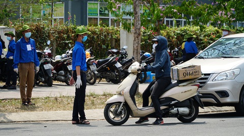 Thủ tướng: không nhận hỗ trợ hàng hóa, nhu yếu phẩm tại khu cách ly tập trung - Ảnh 1. Thủ tướng: không nhận hỗ trợ hàng hóa, nhu yếu phẩm tại khu cách ly tập trung - Ảnh 1.
