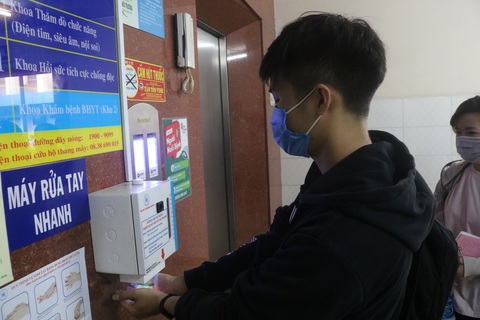 Bệnh viện tự chế máy rửa tay có hệ thống cảm biến tự động - Ảnh 2. Bệnh viện tự chế máy rửa tay có hệ thống cảm biến tự động - Ảnh 2.