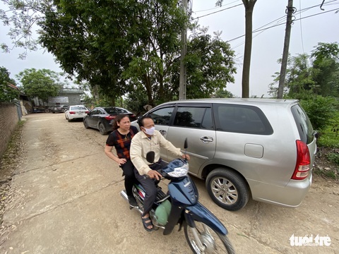 Cò thổi giá đất, xe hơi ùn ùn đổ về Đồng Trúc lướt sóng bất chấp COVID-19 - Ảnh 2. Cò thổi giá đất, xe hơi ùn ùn đổ về Đồng Trúc lướt sóng bất chấp COVID-19 - Ảnh 2.