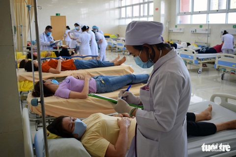 Gần 150 công nhân nhức đầu, nôn ói sau bữa cơm chay tại công ty - Ảnh 3. Gần 150 công nhân nhức đầu, nôn ói sau bữa cơm chay tại công ty - Ảnh 3.