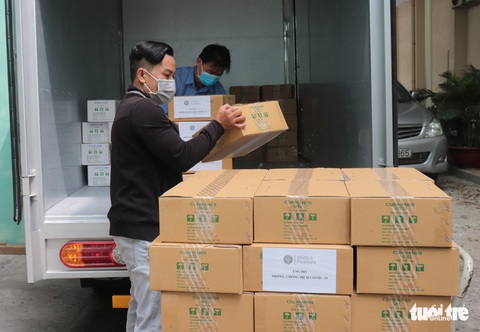 Tặng hơn 5.200 chai sát khuẩn cho ngành y tế TP.HCM và Tây Ninh - Ảnh 1. Tặng hơn 5.200 chai sát khuẩn cho ngành y tế TP.HCM và Tây Ninh - Ảnh 1.
