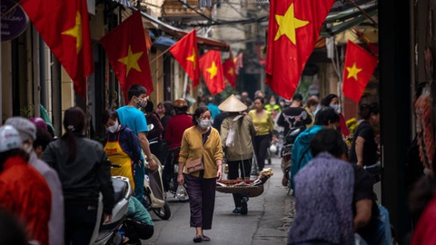 Financial Times đánh giá cao mô hình chống COVID-19 chi phí thấp ở Việt Nam - Ảnh 1. Financial Times đánh giá cao mô hình chống COVID-19 chi phí thấp ở Việt Nam - Ảnh 1.
