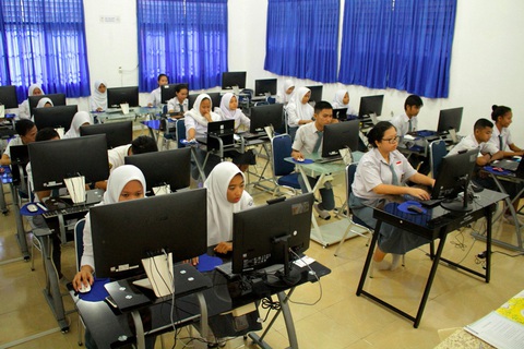 Indonesia hoãn kỳ thi quốc gia 2020, có thể cho thi trực tuyến - Ảnh 1. Indonesia hoãn kỳ thi quốc gia 2020, có thể cho thi trực tuyến - Ảnh 1.