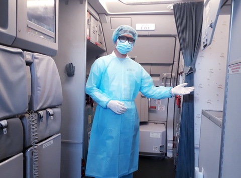 Chuyến bay Vietnam Airlines đưa gần 200 công dân mắc kẹt rời khỏi Philippines - Ảnh 2. Chuyến bay Vietnam Airlines đưa gần 200 công dân mắc kẹt rời khỏi Philippines - Ảnh 2.