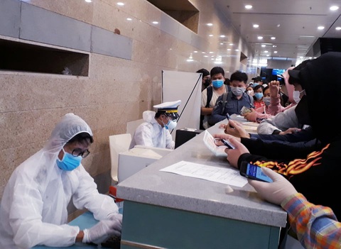 Chuyến bay Vietnam Airlines đưa gần 200 công dân mắc kẹt rời khỏi Philippines - Ảnh 9. Chuyến bay Vietnam Airlines đưa gần 200 công dân mắc kẹt rời khỏi Philippines - Ảnh 9.