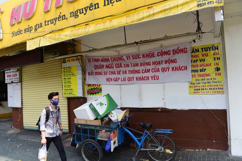 Nhà hàng, quán ăn, tiệm cà phê cất bớt không quá 30 bàn ghế để tiếp tục hoạt động - Ảnh 2. Nhà hàng, quán ăn, tiệm cà phê cất bớt không quá 30 bàn ghế để tiếp tục hoạt động - Ảnh 2.