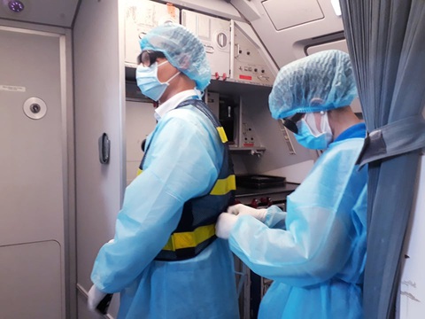 Chuyến bay Vietnam Airlines đưa gần 200 công dân mắc kẹt rời khỏi Philippines - Ảnh 6. Chuyến bay Vietnam Airlines đưa gần 200 công dân mắc kẹt rời khỏi Philippines - Ảnh 6.