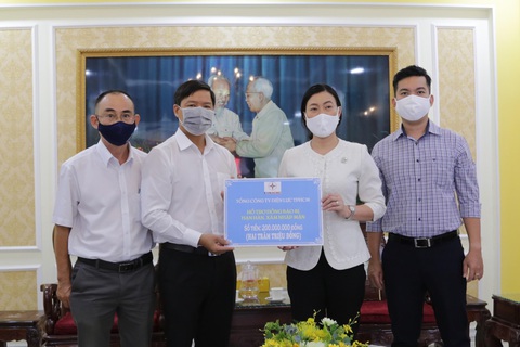 EVNHCMC chung tay cùng đồng bào vượt qua hạn mặn và COVID-19 - Ảnh 1. EVNHCMC chung tay cùng đồng bào vượt qua hạn mặn và COVID-19 - Ảnh 1.