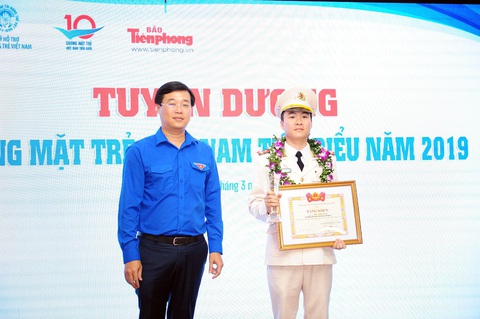 20 gương mặt trẻ Việt Nam trích 200 triệu tiền thưởng ủng hộ phòng chống dịch, hạn mặn - Ảnh 1. 20 gương mặt trẻ Việt Nam trích 200 triệu tiền thưởng ủng hộ phòng chống dịch, hạn mặn - Ảnh 1.
