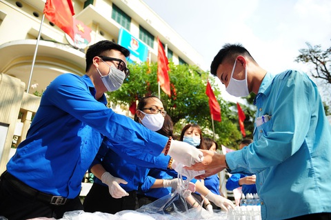 Để lâu hơn nữa sợ lây nhiễm cao, tôi đi hiến máu luôn - Ảnh 5. Để lâu hơn nữa sợ lây nhiễm cao, tôi đi hiến máu luôn - Ảnh 5.