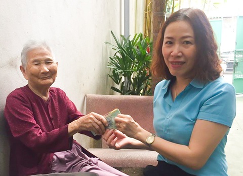 Mẹ Việt Nam anh hùng 91 tuổi ủng hộ 5 triệu đồng dành dụm chống dịch - Ảnh 1. Mẹ Việt Nam anh hùng 91 tuổi ủng hộ 5 triệu đồng dành dụm chống dịch - Ảnh 1.