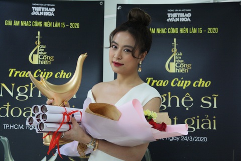 Hoàng Thùy Linh thắng lớn với 4 giải Cống hiến - Ảnh 1. Hoàng Thùy Linh thắng lớn với 4 giải Cống hiến - Ảnh 1.