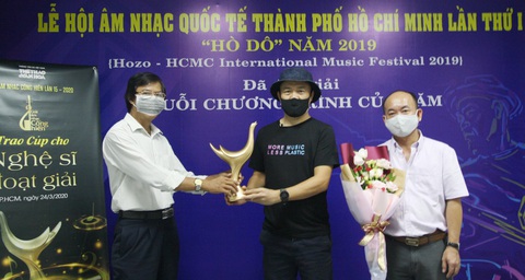 Hoàng Thùy Linh thắng lớn với 4 giải Cống hiến - Ảnh 4. Hoàng Thùy Linh thắng lớn với 4 giải Cống hiến - Ảnh 4.