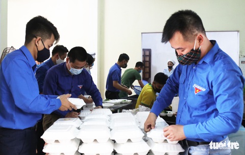 Bạn trẻ xứ Nghệ ‘chia lửa’ cùng bộ đội tiếp sức người cách ly - Ảnh 8. Bạn trẻ xứ Nghệ ‘chia lửa’ cùng bộ đội tiếp sức người cách ly - Ảnh 8.