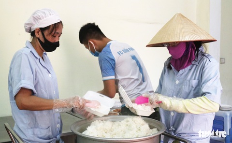 Bạn trẻ xứ Nghệ ‘chia lửa’ cùng bộ đội tiếp sức người cách ly - Ảnh 10. Bạn trẻ xứ Nghệ ‘chia lửa’ cùng bộ đội tiếp sức người cách ly - Ảnh 10.