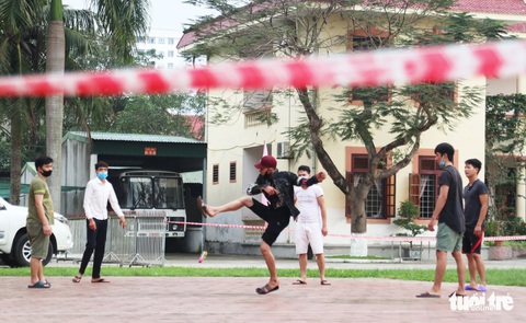 Bạn trẻ xứ Nghệ ‘chia lửa’ cùng bộ đội tiếp sức người cách ly - Ảnh 2. Bạn trẻ xứ Nghệ ‘chia lửa’ cùng bộ đội tiếp sức người cách ly - Ảnh 2.