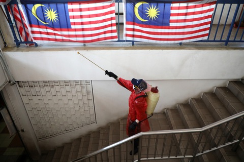 Dịch COVID-19 trưa 25-3: Malaysia kéo dài lệnh phong tỏa, Ý bỏ tù người không chịu cách ly - Ảnh 3. Dịch COVID-19 trưa 25-3: Malaysia kéo dài lệnh phong tỏa, Ý bỏ tù người không chịu cách ly - Ảnh 3.