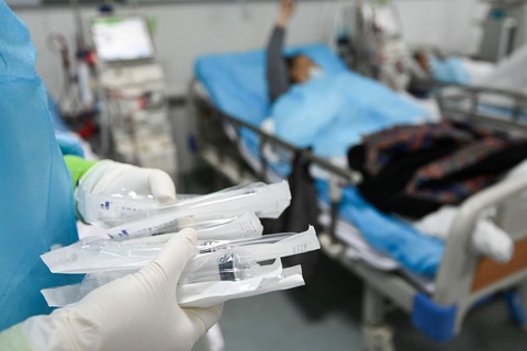 Chuyên gia Trung Quốc chia sẻ kinh nghiệm điều trị bệnh nhân COVID-19 - Ảnh 1. Chuyên gia Trung Quốc chia sẻ kinh nghiệm điều trị bệnh nhân COVID-19 - Ảnh 1.
