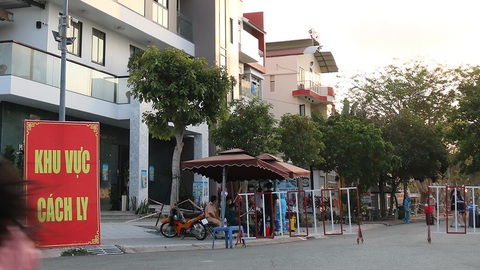 Quyết liệt ngăn lây nhiễm cộng đồng - Ảnh 1. Quyết liệt ngăn lây nhiễm cộng đồng - Ảnh 1.