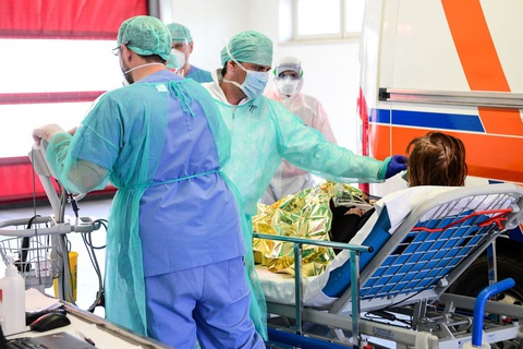Máy đo nồng độ oxy trong máu xác định sớm tình trạng suy hô hấp - Ảnh 1. Máy đo nồng độ oxy trong máu xác định sớm tình trạng suy hô hấp - Ảnh 1.