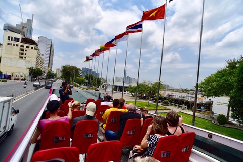 Sau 14 ngày cách ly, đoàn du khách Pháp đi xe buýt 2 tầng tham quan Sài Gòn - Ảnh 4. Sau 14 ngày cách ly, đoàn du khách Pháp đi xe buýt 2 tầng tham quan Sài Gòn - Ảnh 4.