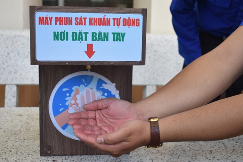 Sáng kiến làm máy rửa tay phun sương diệt khuẩn nơi công cộng - Ảnh 3. Sáng kiến làm máy rửa tay phun sương diệt khuẩn nơi công cộng - Ảnh 3.