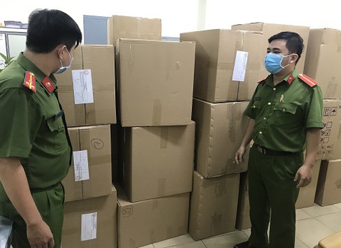 Phát hiện người nước ngoài gom hơn 77.000 khẩu trang y tế ở TP.HCM - Ảnh 1. Phát hiện người nước ngoài gom hơn 77.000 khẩu trang y tế ở TP.HCM - Ảnh 1.