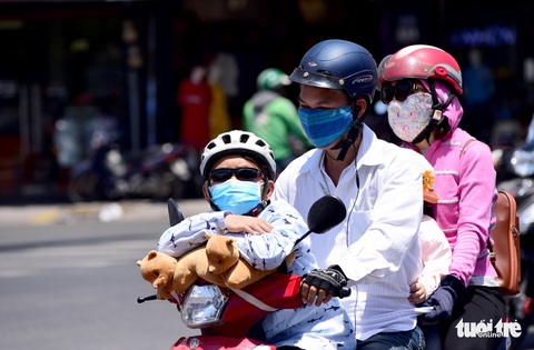 Ba miền cả nước đề phòng mưa dông, gió giật vào chiều tối - Ảnh 1. Ba miền cả nước đề phòng mưa dông, gió giật vào chiều tối - Ảnh 1.