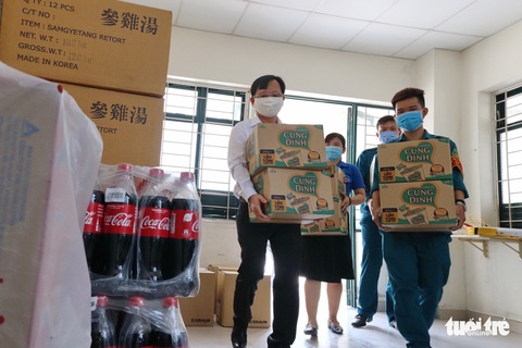 Ai cần gì tới lấy ở “siêu thị 0 đồng” trong khu cách ly tập trung - Ảnh 3. Ai cần gì tới lấy ở “siêu thị 0 đồng” trong khu cách ly tập trung - Ảnh 3.