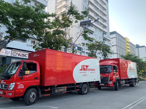 J&T Express tặng hơn 11.000 thùng carton cho khu cách ly Ký túc xá ĐHQG - Ảnh 1. J&T Express tặng hơn 11.000 thùng carton cho khu cách ly Ký túc xá ĐHQG - Ảnh 1.