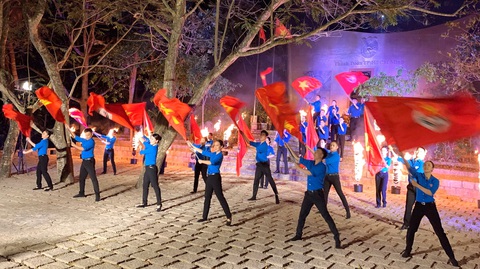 Đoàn Thanh niên hòa nhịp cùng thời cuộc, khắc ghi truyền thống anh hùng - Ảnh 4. Đoàn Thanh niên hòa nhịp cùng thời cuộc, khắc ghi truyền thống anh hùng - Ảnh 4.