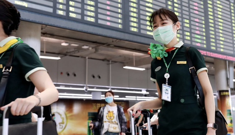 Tiếp viên hàng không Singapore phải tìm việc làm thêm giữa dịch COVID-19 - Ảnh 2. Tiếp viên hàng không Singapore phải tìm việc làm thêm giữa dịch COVID-19 - Ảnh 2.