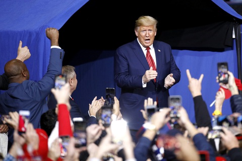 Ông Trump với các phát ngôn lật bánh tráng - Ảnh 1. Ông Trump với các phát ngôn lật bánh tráng - Ảnh 1.