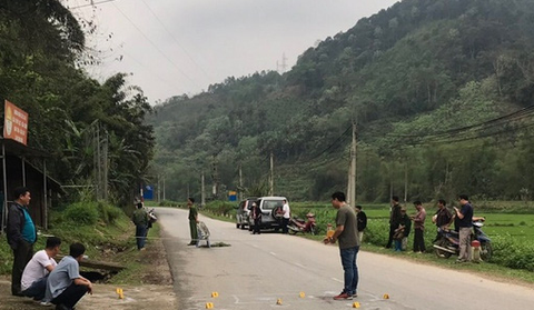 Chặn đánh nhầm người đi đường, nhóm thanh niên bị đâm túi bụi - Ảnh 1. Chặn đánh nhầm người đi đường, nhóm thanh niên bị đâm túi bụi - Ảnh 1.
