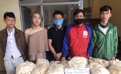 Một quán bar tại Hà Nội vẫn lén lút hoạt động bất chấp lệnh cấm để phòng dịch - Ảnh 1. Một quán bar tại Hà Nội vẫn lén lút hoạt động bất chấp lệnh cấm để phòng dịch - Ảnh 1.