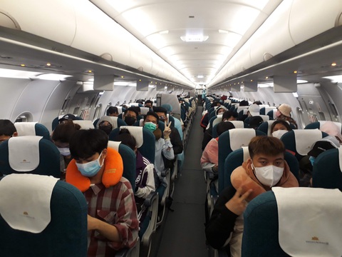 Gần 150 người Việt bị kẹt ở Singapore mong sớm được về nước - Ảnh 1. Gần 150 người Việt bị kẹt ở Singapore mong sớm được về nước - Ảnh 1.
