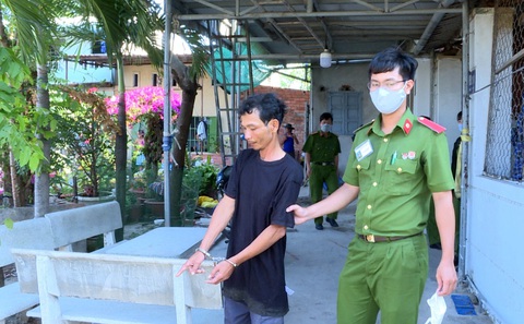 Cột cửa phòng trọ hàng xóm rồi đốt phòng trọ người tình - Ảnh 1. Cột cửa phòng trọ hàng xóm rồi đốt phòng trọ người tình - Ảnh 1.
