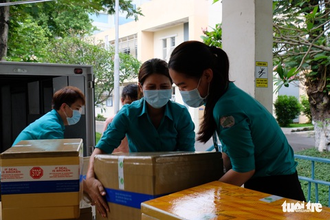 Tour nước cam tươi tiếp sức các y bác sĩ tuyến đầu chống dịch - Ảnh 6. Tour nước cam tươi tiếp sức các y bác sĩ tuyến đầu chống dịch - Ảnh 6.