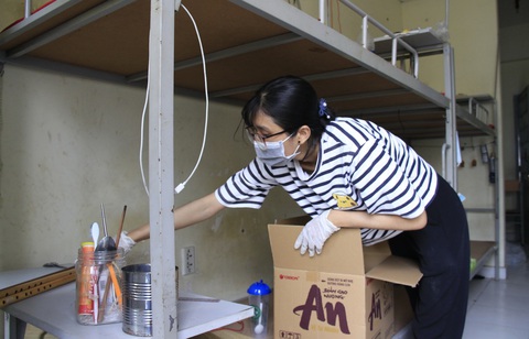 Mồ hôi tình nguyện trên tiền tuyến chống dịch - Ảnh 1. Mồ hôi tình nguyện trên tiền tuyến chống dịch - Ảnh 1.