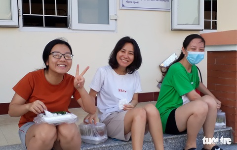 Dậy, dậy ăn sáng, vệ sinh nhà cửa rồi xét nghiệm COVID-19 - Ảnh 5. Dậy, dậy ăn sáng, vệ sinh nhà cửa rồi xét nghiệm COVID-19 - Ảnh 5.