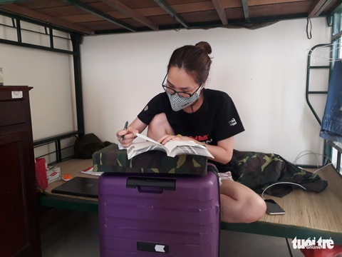 Dậy, dậy ăn sáng, vệ sinh nhà cửa rồi xét nghiệm COVID-19 - Ảnh 6. Dậy, dậy ăn sáng, vệ sinh nhà cửa rồi xét nghiệm COVID-19 - Ảnh 6.