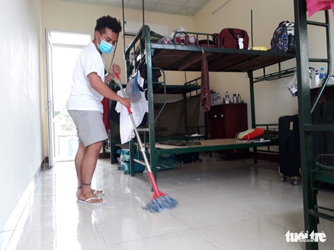 Dậy, dậy ăn sáng, vệ sinh nhà cửa rồi xét nghiệm COVID-19 - Ảnh 8. Dậy, dậy ăn sáng, vệ sinh nhà cửa rồi xét nghiệm COVID-19 - Ảnh 8.