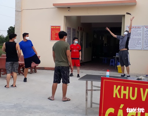 Dậy, dậy ăn sáng, vệ sinh nhà cửa rồi xét nghiệm COVID-19 - Ảnh 9. Dậy, dậy ăn sáng, vệ sinh nhà cửa rồi xét nghiệm COVID-19 - Ảnh 9.