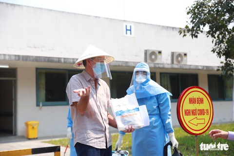 Bệnh nhân nhiễm COVID-19 thứ 33 điều trị ở Huế xuất viện - Ảnh 2. Bệnh nhân nhiễm COVID-19 thứ 33 điều trị ở Huế xuất viện - Ảnh 2.