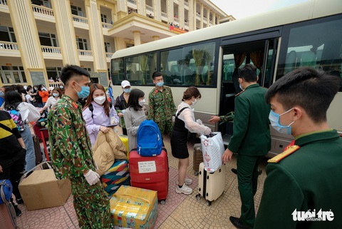 Thủ tướng gửi thư biểu dương ‘Những đêm ngủ ngoài trời, những bữa cơm ăn vội’ của bộ đội phòng dịch - Ảnh 1. Thủ tướng gửi thư biểu dương ‘Những đêm ngủ ngoài trời, những bữa cơm ăn vội’ của bộ đội phòng dịch - Ảnh 1.